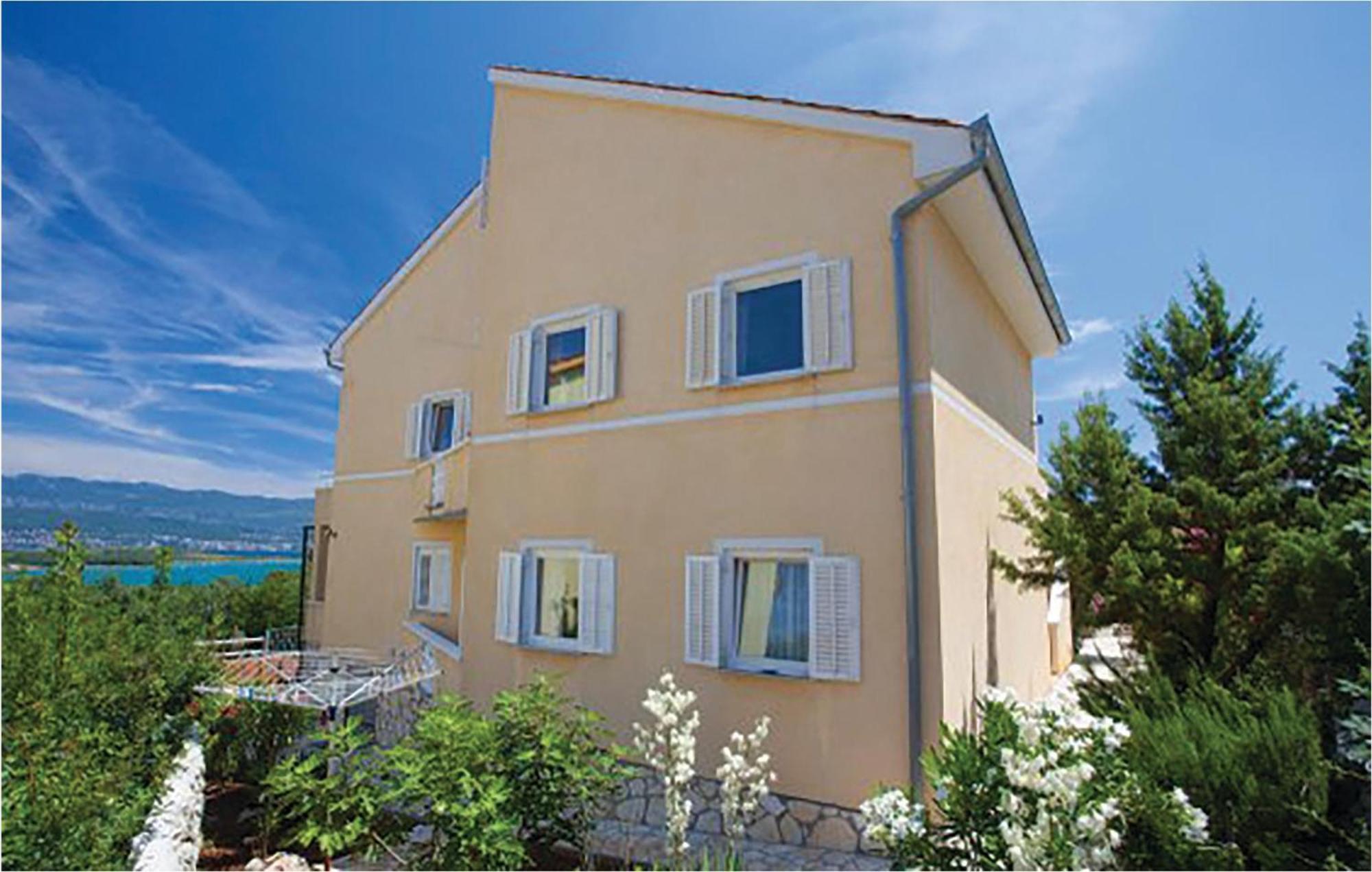 1 Bedroom Beautiful In Apartment *